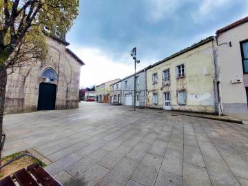 Casa de piedra con huerta para restaurar en el emblemático barrio de San Lázaro