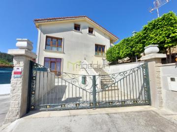 ESPECTACULAR CASA CON FINCA EN PUENTE ULLA