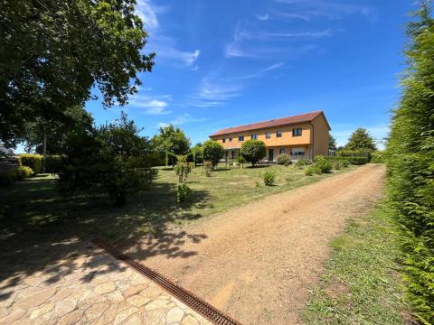 Casa adosada con finca privada