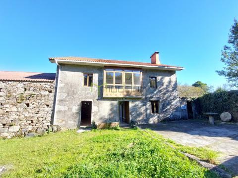 CASA DE PIEDRA RESTAURADA MUY CERCA DE LA COSTA