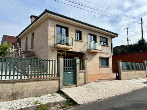 Chalet en Bertamiráns