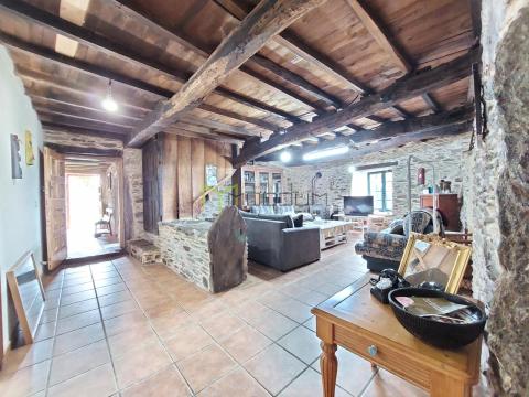 CASA DE PIEDRA CON MUCHO ENCANTO