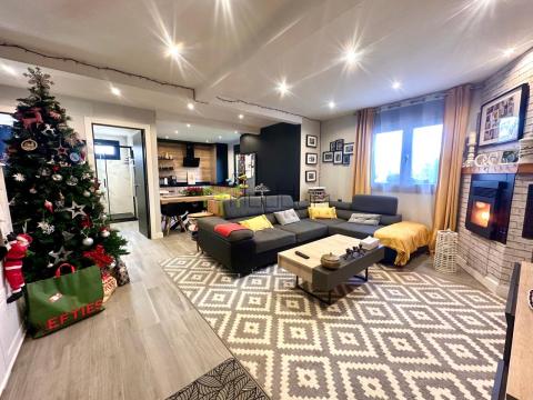 Tu hogar en Bertamiráns: Casa lista para entrar a vivir con gran finca y proyecto de ampliación