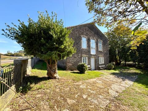 Casa Solariega en O Pino con 118.000 m2 de finca