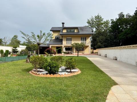 VIVIENDA CON TODOS LOS SERVICIOS EN BERTAMIRANS