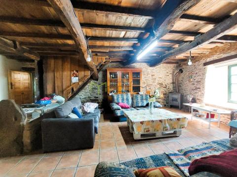 CASA DE PIEDRA PARCIALMENTE REFORMADA