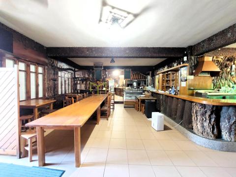 Oportunidad de negocio: Restaurante equipado con posibilidad de vivienda incluida.