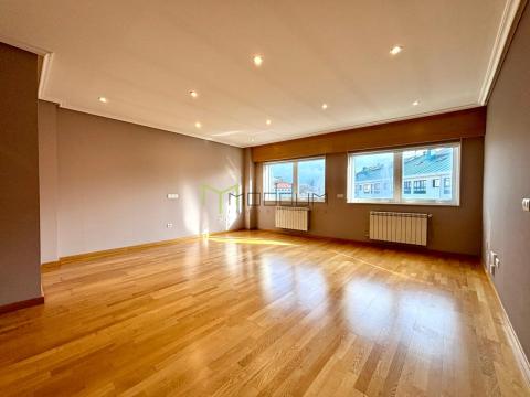 Luminoso piso con garaje en Fontiñas